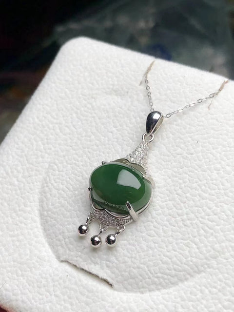 Kalung Giok Giok Hetian Alami 925 Perak Tatahan Giok bersih dan halus serta hangat Ukuran 16 * 11 * 7mm Termasuk pajak pengiriman.