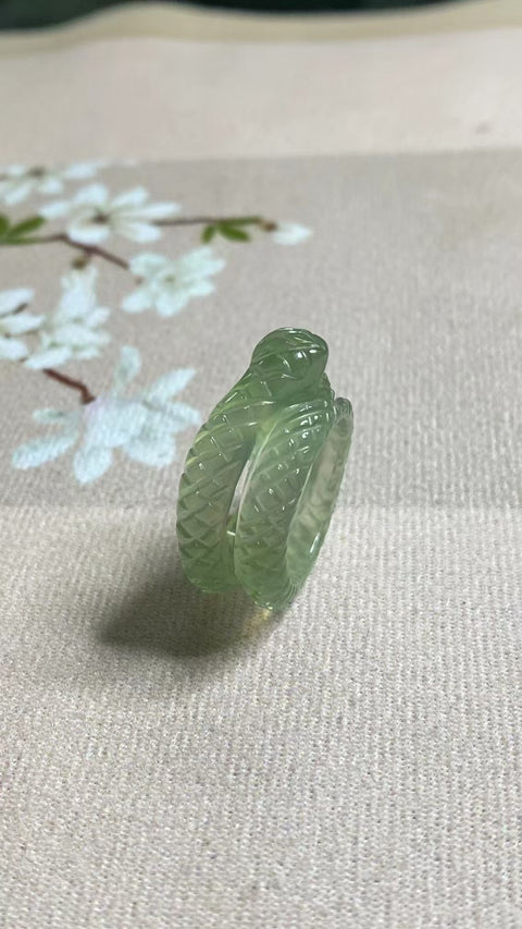 Cincin Hijau Es Giok Cui Giok Alami Ukuran 18.8mm Giok halus dan hangat dengan warna yang indah Pengiriman dan pajak sudah termasuk.