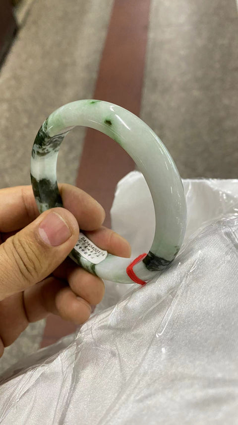 Gelang Batu Giok Alami Ukuran 62mm Lebar Sisi 12.7mm Batu giok adalah batu giok yang terbentuk secara alami Pola acak termasuk pajak pengiriman.