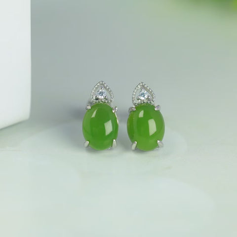 Anting Tusuk Perak S925 dengan Batu Giok Hetian Hijau Bayam (Spinach Jade) Oval 12077# Ukuran batu: 7×9 mm. Gratis ongkos kirim dan pajak.