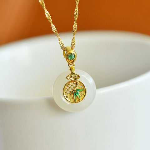 3166-2 Kalung Jepitan Ping An Giok Hetian Giok Alami yang terbuat dari perak 925 Ukuran 15 * 15mm Giok ini memiliki gaya yang halus dan hangat, gaya yang indah sudah termasuk pajak pengiriman.