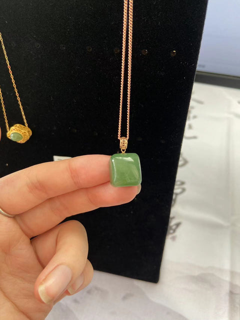 Kalung Kalung Jasper Alami Jepitan Kalung Giok 18k Pengaturan Emas Giok bersih, halus dan hangat Sudah termasuk ongkos kirim dan pajak.