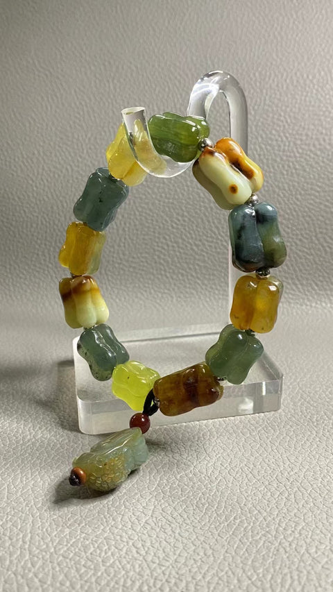 Gelang Batu Giok Ciu Alami yang Sangat Berharga dengan aksesoris cantik Ukuran 15 * 11mm Batu giok yang halus dan hangat, gaya yang indah sudah termasuk pajak pengiriman.