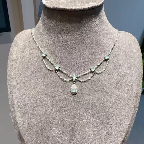 Kalung Putri Jadeite Guatemala alami yang terbuat dari perak 925, sedingin es dan sejernih kristal, dengan gaya yang elegan dan bermartabat; Sudah termasuk pajak pengiriman