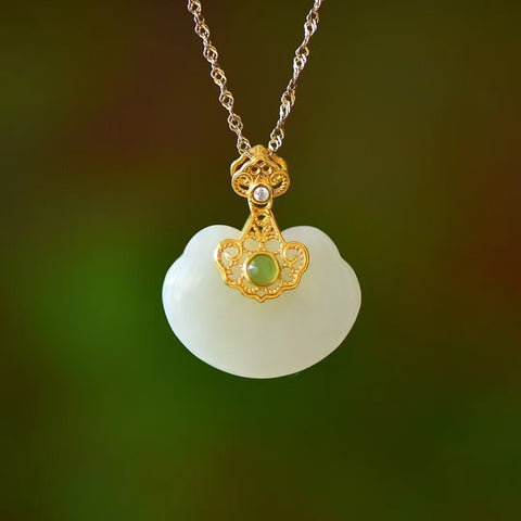 3399-2 Kalung Kunci Hotan Jade Ruyi Alami dengan Pengaturan Jasper 925 Perak Ukuran 18 * 24mm Termasuk pajak pengiriman.