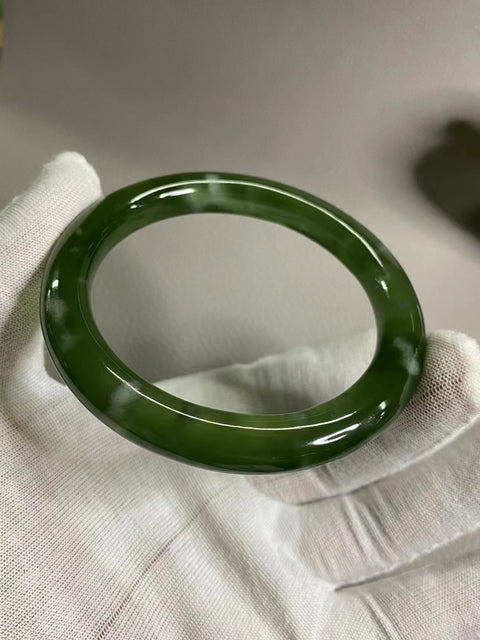 Gelang Giok Cui Alami Ukuran 59-61mm Ukuran 60.7mm Lebar Sisi 11mm Giok terjadi secara alami Pola acak Termasuk ongkos kirim dan pajak.