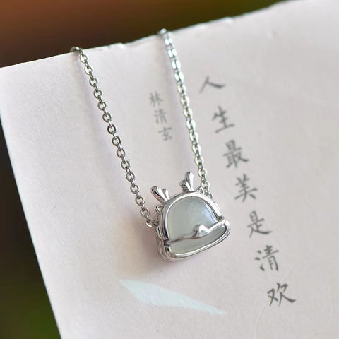 Kalung Naga Giok Hetian Alami, gaya Cina, terbuat dari perak 925, gioknya bersih, halus dan hangat, serta gayanya yang apik, sudah termasuk ongkos kirim dan pajak.