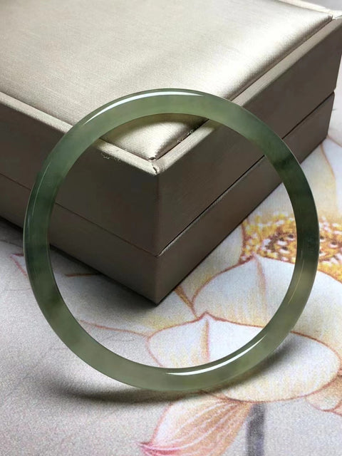 Gelang Strip Kecantikan Giok Hetian Alami Ukuran 55mm Giok ini bersih dan halus serta hangat; &nbsp;Giok adalah pola yang muncul secara alami secara acak; &nbsp;Termasuk Pajak Pengiriman