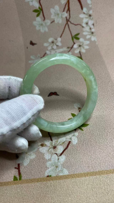 Gelang giok Xiuyan yang indah, diameter dalam: 54,5mm, lebar samping 11,2mm, batu alam dihasilkan secara alami, polanya acak, termasuk pajak pengiriman