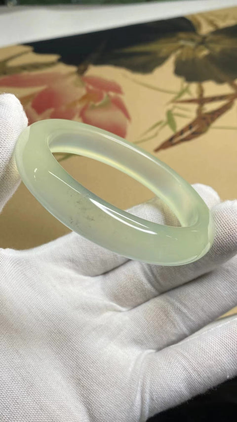 Gelang Cahaya Giok Giok Es Giok Putih Alami Ukuran 57-59mm Ukuran 58.6mm Lebar Sisi 12.7mm Giok semuanya terjadi secara alami Pola acak Termasuk pajak pengiriman.