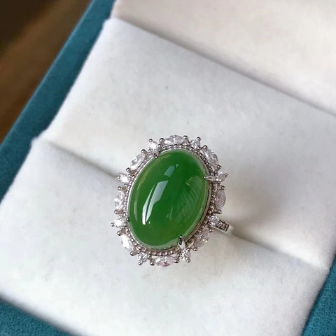 Gaya Cincin Jasper Alami Sederhana dan elegan dengan pengaturan perak 925. Batu giok yang bersih, halus dan hangat Batu giok dengan bezel yang dapat disesuaikan Ukuran 10 * 14mm Sudah termasuk ongkos kirim dan pajak.