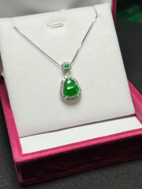 Keberuntungan dan kemakmuran dalam batu giok 🌿 Liontin perak 925 batu giok (jadeite) Grade A berbentuk labu, 10×8mm. Gratis ongkos kirim dan pajak.