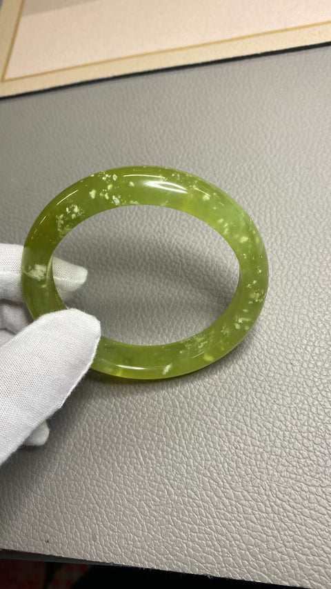 Gelang Badai Salju Giok Cui Halus, Bunga Es Alami, Hijau dengan Bunga Ukuran 59-61 Ukuran 60.7mm, Lebar Sisi 13.3mm Giok terjadi secara alami Pola acak Termasuk Pajak Pengiriman