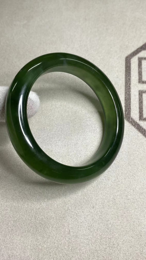 Gelang Gelang Milkcap Titi Giok Hijau Cui Giok Alami Ukuran 55-57mm Ukuran 56mm Lebar Sisi 12.8mm Giok terjadi secara alami Pola acak Pengiriman dan pajak sudah termasuk.