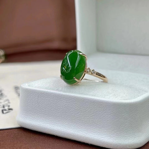 Anting-anting batu giok alami dengan pengaturan emas 18 karat Ukuran 10 * 14mm Ukuran lingkaran 14 Lingkaran dapat diubah Pengiriman dan pajak sudah termasuk.