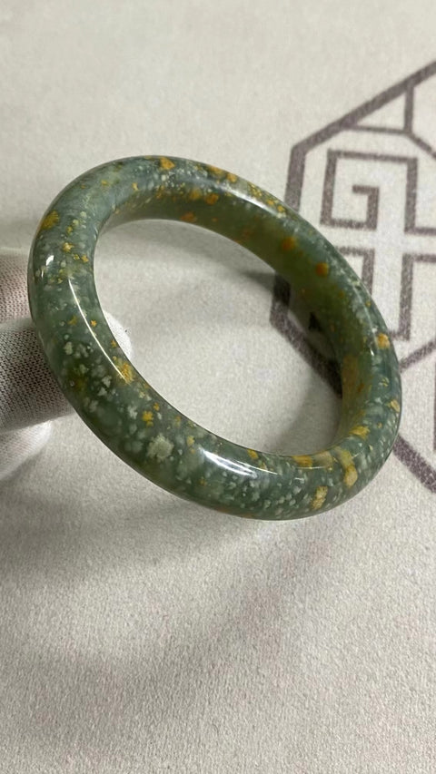 Gelang Giok Bunga Giok Cui Giok Alami Ukuran 60-62mm Ukuran 61.3mm Lebar Sisi 13.1mm Giok terjadi secara alami Pola acak Pengiriman dan pajak sudah termasuk.