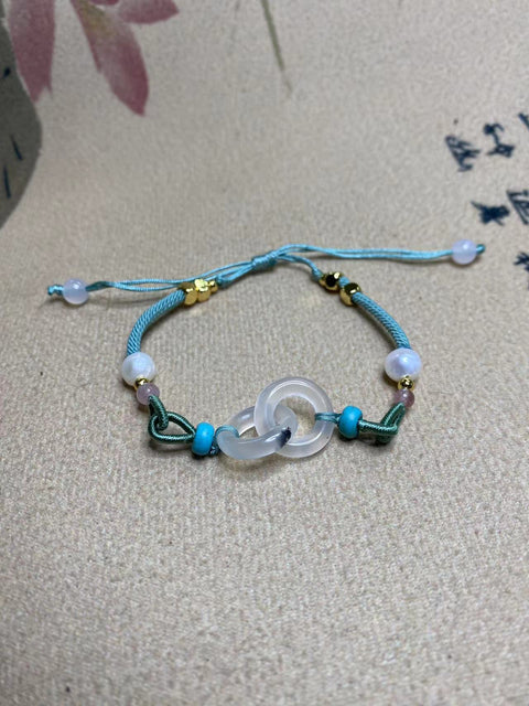 Circling Happiness: Gelang Ciu Jade yang dibuat dengan indah dengan lingkaran yang saling mengait dan tanda cinta tinta es alami yang melambangkan cinta abadi, ukuran: 15mm termasuk ongkos kirim dan pajak.