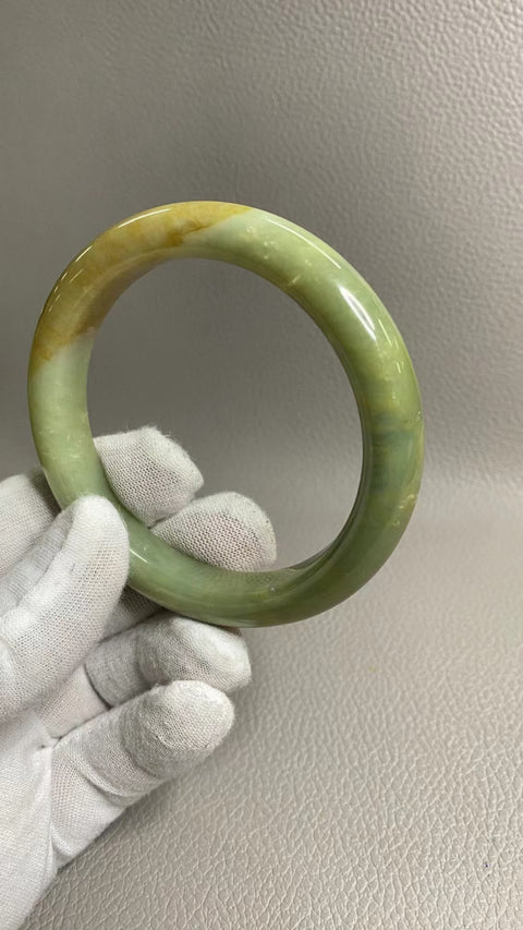 Gelang Giok Giok Bunga Giok Cui & nbsp; Ukuran 60-62mm Ukuran 61.8mm Lebar Sisi 12.7mm Giok ini semuanya muncul secara alami dan polanya acak Termasuk ongkos kirim dan pajak.