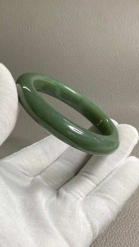 Gelang Giok Cui Alami Ukuran 55-57mm Ukuran 56.8mm Lebar Sisi 11.6mm Giok terjadi secara alami Pola acak Termasuk pajak pengiriman.