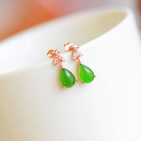 Anting Jasper Giok Alami yang bersih, halus dan hangat. Ukuran 6 * 8mm, penuh air, terbuat dari 925 perak, sudah termasuk pajak pengiriman.