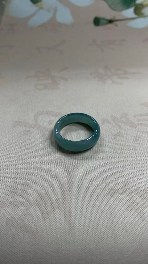 Cincin: Cincin giok jadeite indah 💍, diameter 19mm, termasuk biaya pengiriman dan pajak.