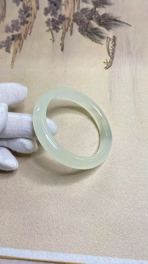 Gelang Warna Gradien Es Giok Cui Giok Abu-abu Ukuran 55-57mm Ukuran 56.3mm Lebar Sisi: 11mm Giok terjadi secara alami Pola acak Pengiriman dan pajak sudah termasuk.
