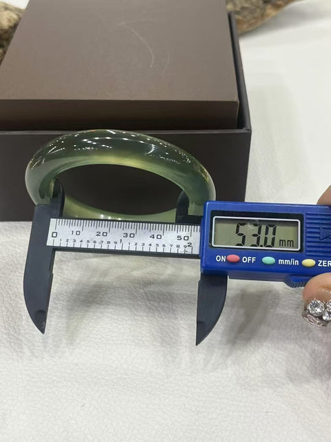 Gelang Giok Cui Alami Ukuran 52-54mm Ukuran 53mm Giok adalah batu giok yang terbentuk secara alami Pola acak termasuk pajak pengiriman.