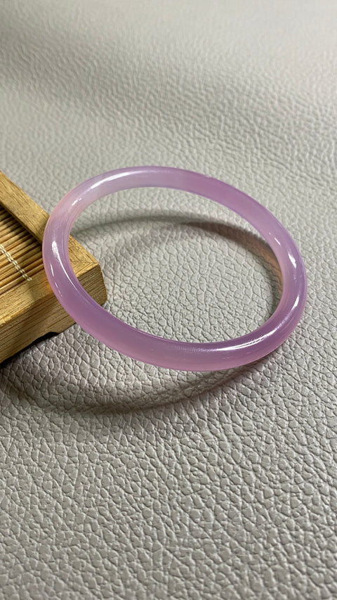 Gelang Garis Kecantikan Chalcedony yang Indah, Ukuran 52-60mm Teksturnya halus dan hangat Batu giok ini terbentuk secara alami Pola-polanya acak Sudah termasuk pajak pengiriman