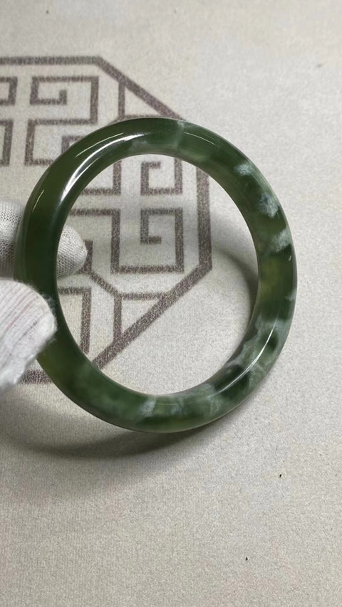 Gelang Hijau Penuh Giok Cui Alami Ukuran 63-65mm Ukuran 64.5mm Ukuran 12.8mm Giok semuanya terjadi secara alami Pola acak termasuk pajak pengiriman