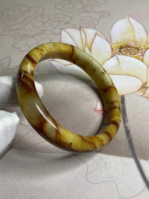 Gelang Giok Bunga Giok Cui Giok Alami Ukuran 61-63mm Ukuran 62.3mm Lebar Sisi 13.5mm Giok terjadi secara alami Pola acak Pengiriman dan pajak sudah termasuk.