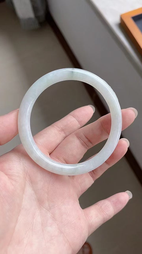 Gelang barang dari batu giok alami Bahan lubang tua Ukuran kepala penuh Batu giok 54,6 mm Pola muncul secara alami Pola acak sudah termasuk pajak pengiriman
