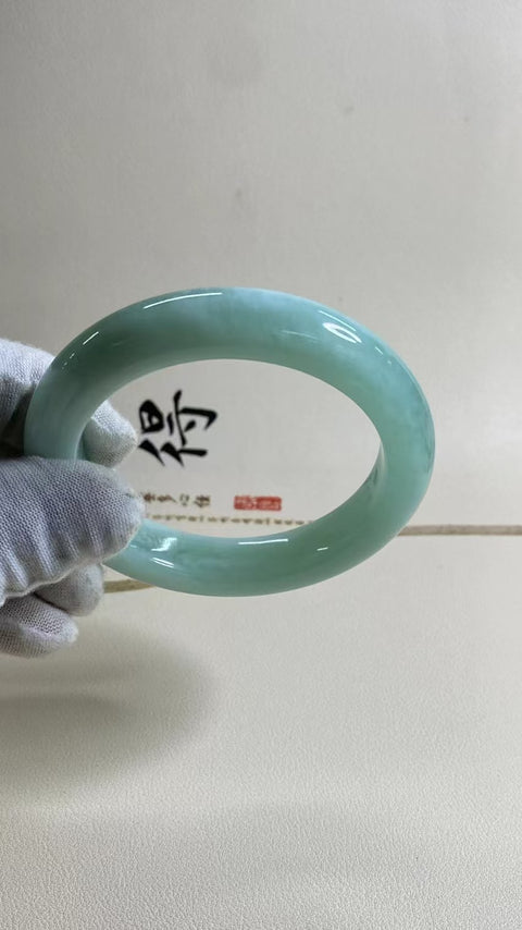 Gelang Jelly Celadon Alami Ukuran 58-60mm Ukuran 59.4mm Lebar Sisi 13.1mm Giok semuanya terjadi secara alami Pola acak Pajak pengiriman sudah termasuk.