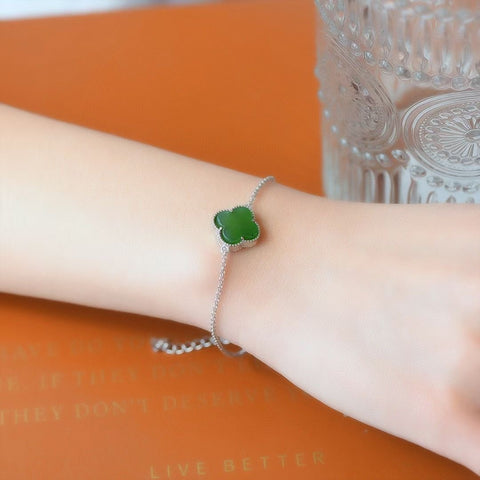 15981 Gelang Semanggi Giok Jasper Hetian Alami s925 Gelang Perak Set Ukuran 12 x 12mm Giok baik-baik saja dan hangat Sudah termasuk pajak pengiriman.