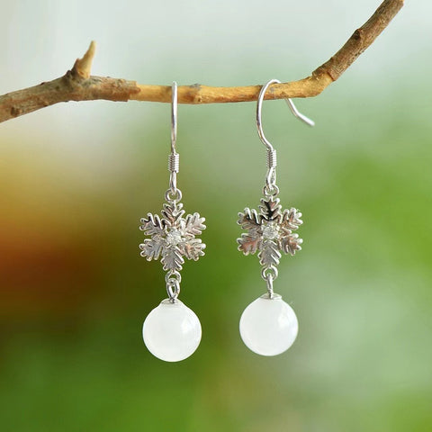 Anting Kepingan Salju Giok Hetian Alami yang terbuat dari perak 925, giok ini bersih, halus dan hangat, ukuran 8mm, penuh gaya, sudah termasuk pajak pengiriman.