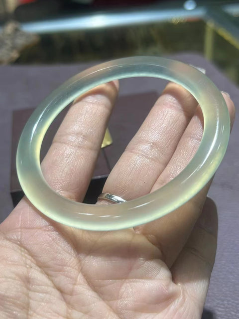 Gelang Gelang Kecantikan Cui Jade Alami Gelang giok bersih, halus dan hangat Ukuran 59,2 mm Giok terbentuk secara alami Pola acak Termasuk ongkos kirim dan pajak