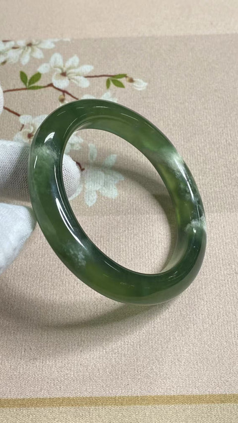 Gelang Bahan Ciu Giok 180 Bahan Alami Ukuran 58-60mm Ukuran 59.3mm Lebar Sisi 11.8mm Batu giok terbentuk secara alami Pola acak Pengiriman dan pajak sudah termasuk.