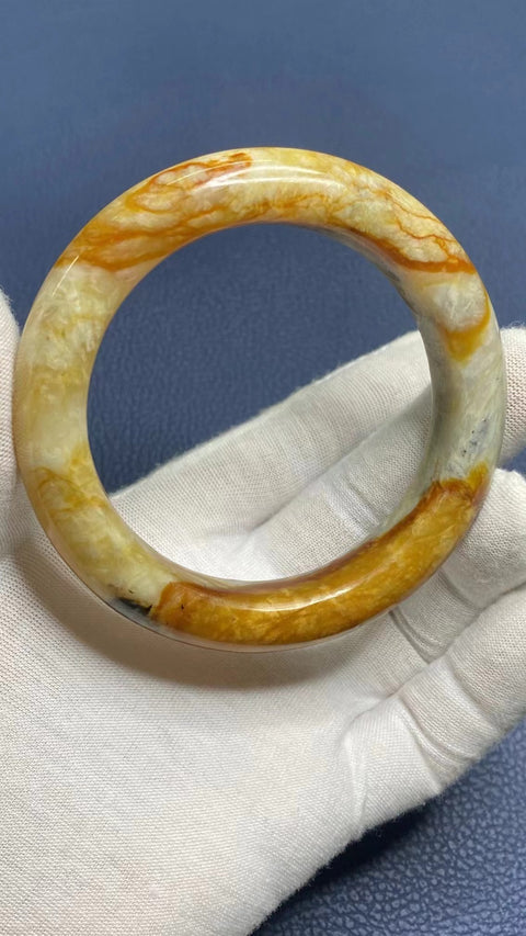 Gelang Giok Bunga Giok Cui Giok Alami Ukuran 61-63mm Ukuran 62.3mm Lebar Samping 14.3mm Giok terjadi secara alami Pola acak Pengiriman dan pajak sudah termasuk.