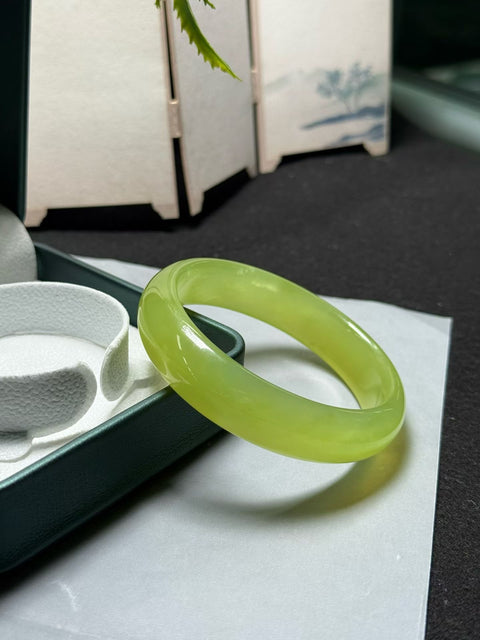 Gelang "Kedamaian" dari giok Xiuyan alami, membawa kekayaan. Diameter 58×14,3×7,3mm, Semua batu terbentuk secara alami. Gratis pengiriman dan pajak.