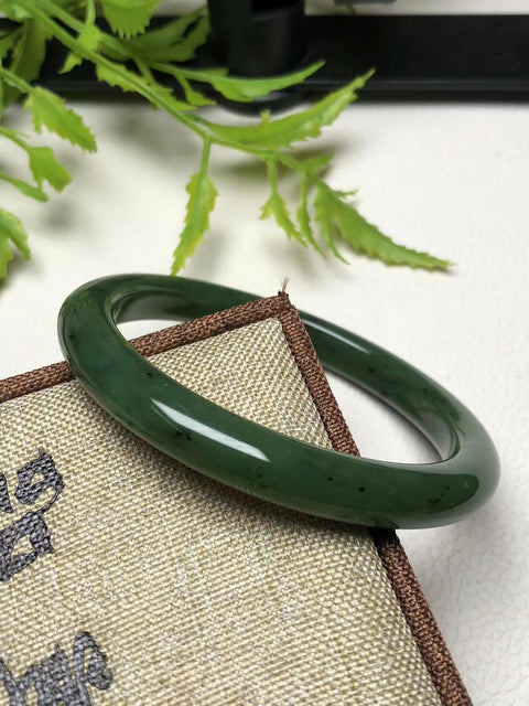 Baru ...... Hetian Jade Ulanhai Jasper 『Gelang Kecantikan』 Kualitas giok halus dan berminyak Ukuran 58.5 × 8.5 × 8.2㎜ Kualitas giok bersih, halus, dan hangat Termasuk pajak pengiriman