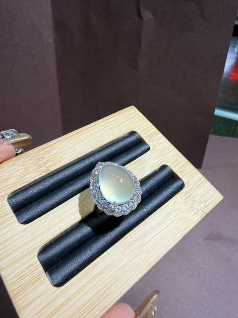 Cincin tetes air mata cabochon giok Xiuyan! Dimensi : 16mm x 12mm. Gratis ongkos kirim dan pajak.