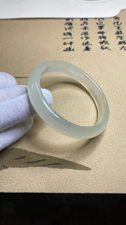 Gelang Mulut Besar Bawah Es Giok Cui Giok Halus Ukuran 65-67mm Ukuran 66.5mm Lebar Sisi 13.2mm Giok terjadi secara alami Pola acak Pajak Pengiriman Termasuk