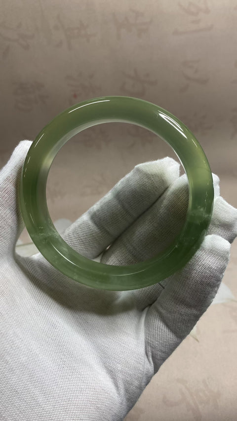 Gelang giok Xiuyan yang indah, setengah giok dan setengah hijau, satu giok dan satu hijau, Diameter 63,1 mm, lebar tepi: 14,3 mm, Semua Batu Terbentuk Secara Alami. Gratis Ongkos Kirim Dan Pajak.