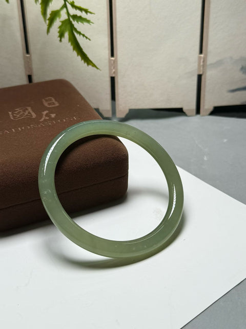 Gelang Kecantikan Hijau Danau Giok Hetian. Diameter 58x7x8, Semua Batu Terbentuk Secara Alami. Harga Sudah Termasuk Ongkos Kirim Dan Pajak.
