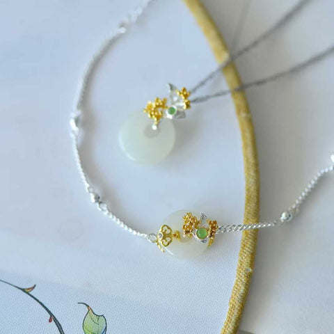 Gelang dan liontin perak sterling 925 berhiaskan dua belas dewa giok ini dirancang unik dan memiliki makna keberuntungan. Biaya pengiriman dan pajak sudah termasuk.