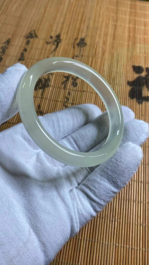 Gelang Garis Kecantikan Giok Cui Fine Cui Ukuran 54-56mm Ukuran 55mm Lebar 9.7mm Giok terjadi secara alami Pola acak termasuk pajak pengiriman