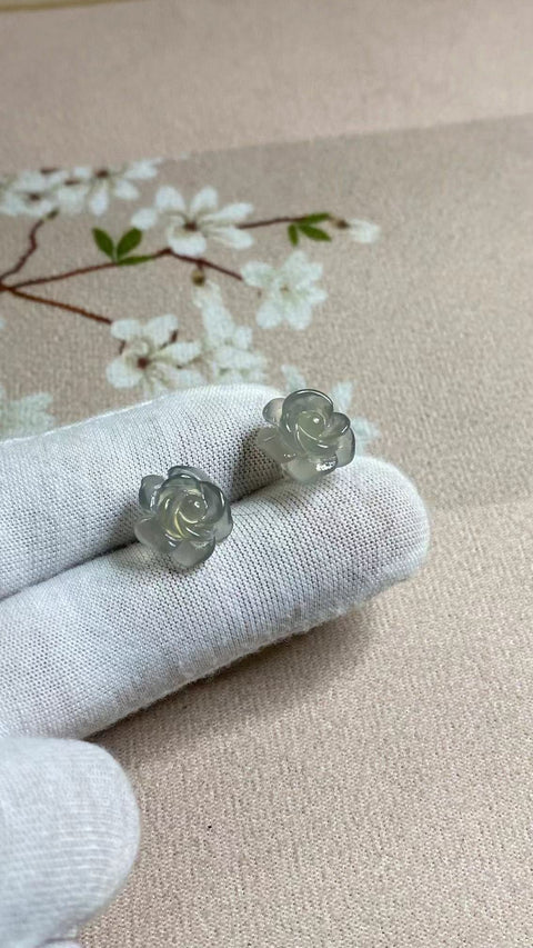 Anting-anting Giok Cui Giok Abu-Abu Mawar Es Alami yang terbuat dari perak 925 Ukuran 14mm Giok yang halus dan hangat Sudah termasuk pajak pengiriman