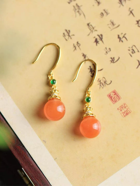 Anting-anting merah alami yang terbuat dari perak 925 dengan tekstur dan kehangatan yang lembut, gaya yang elegan, sudah termasuk pajak pengiriman.