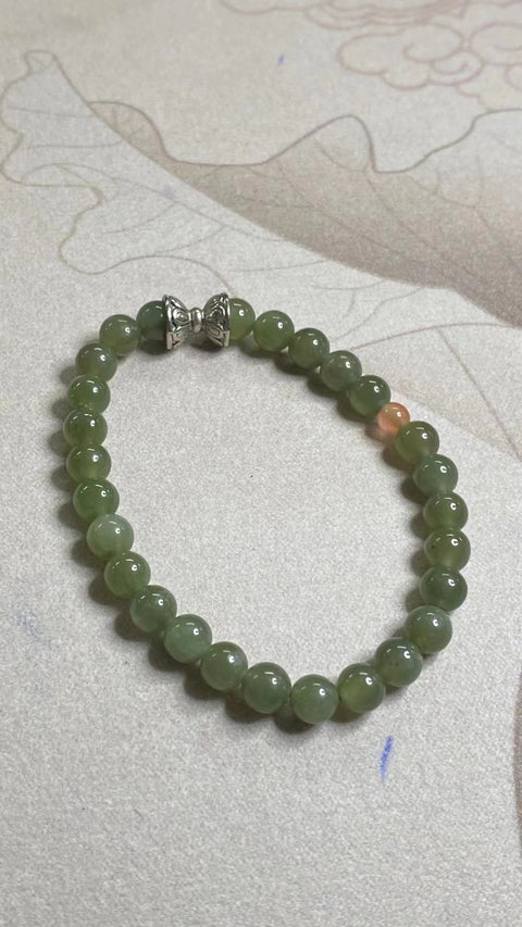 Gelang Giok Hetian Alami dengan aksesoris cantik Ukuran 6.2mm Giok bersih, halus dan hangat Sudah termasuk ongkos kirim dan pajak.