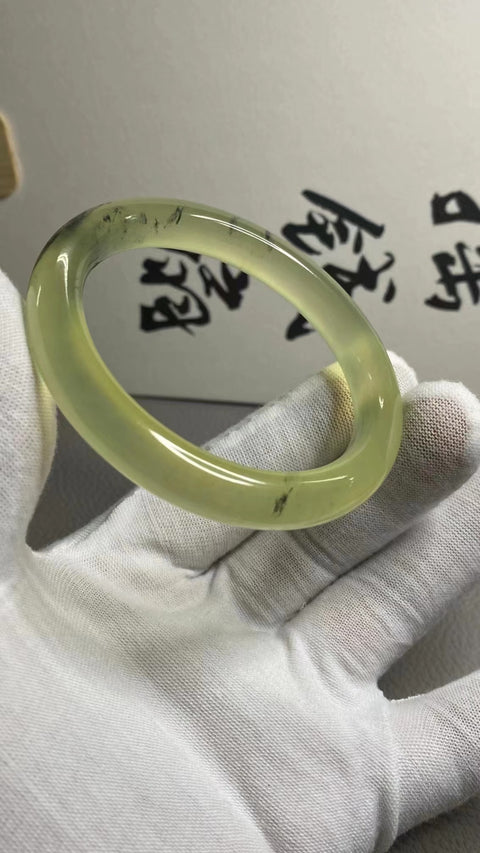 Gelang Tinta Giok Cui Alami di Atas Es Ukuran 55-57mm Ukuran 56.1mm Lebar Sisi 10mm Giok terjadi secara alami Pola acak Pengiriman dan pajak sudah termasuk.