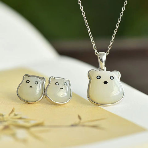 Set Beruang Kartun Giok Hetian Jade Alami 7362 Anting Ukuran 9.5 * 10mm & nbsp; 6622 Kalung Ukuran 13.5 * 13.5mm & nbsp; 925 Giok Tatahan Perak bersih dan halus serta hangat & nbsp; Sudah Termasuk Pajak Pengiriman